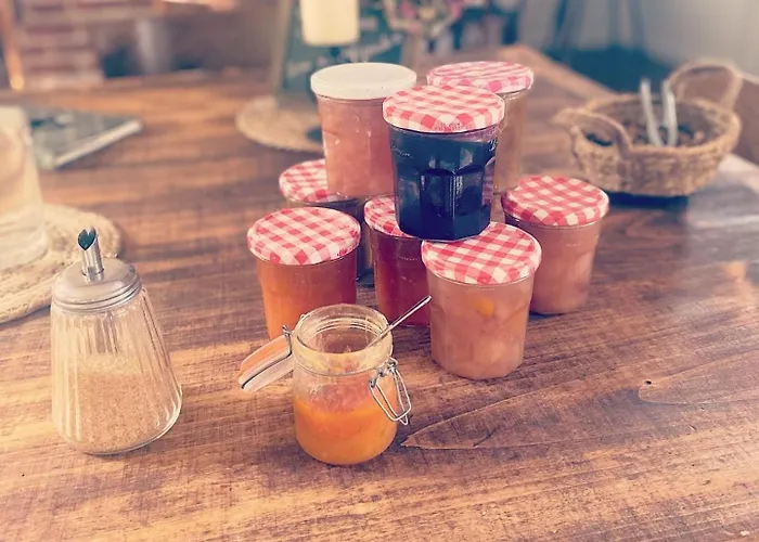 Maison La Folie Douce Couette-café 3*